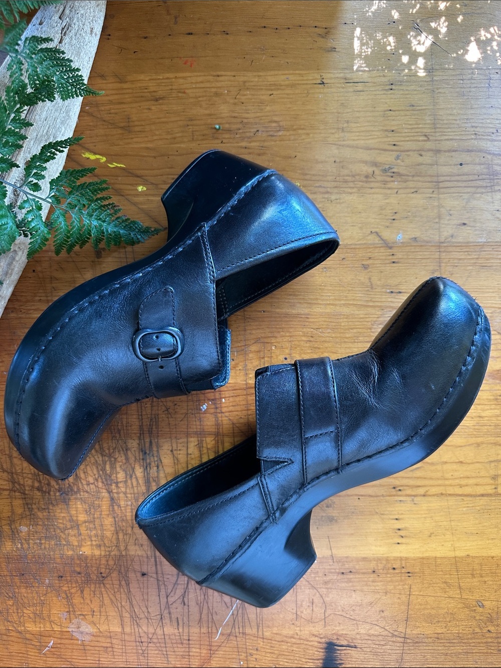 Dansko Tamara black leather side buckle slip
on clog. Size Euro 40/USA 10 - Picture 5 of 12